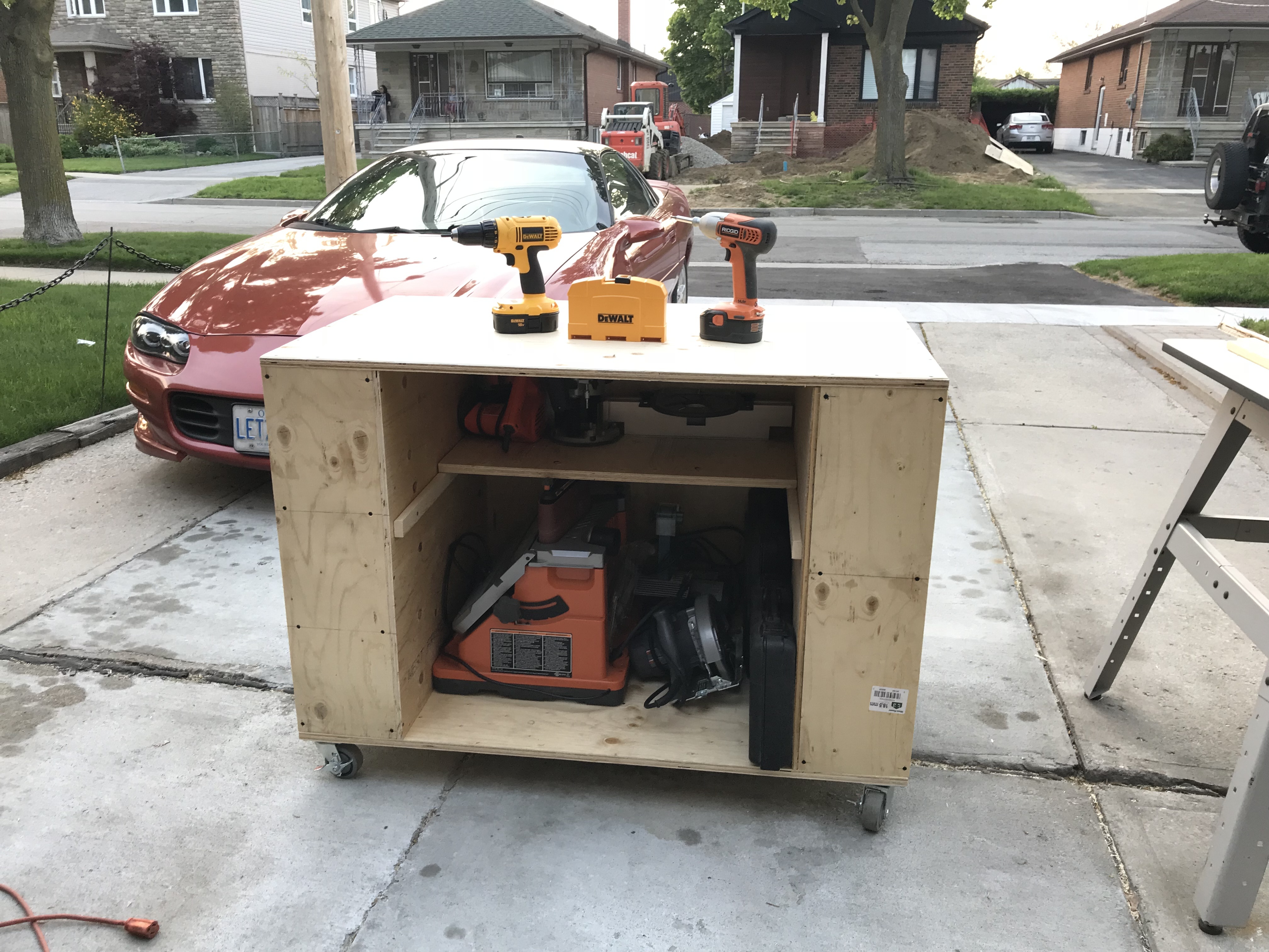 Garage roll away cart