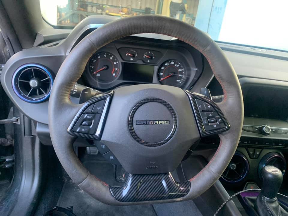 ZL1 steering wheel with carbon bezels