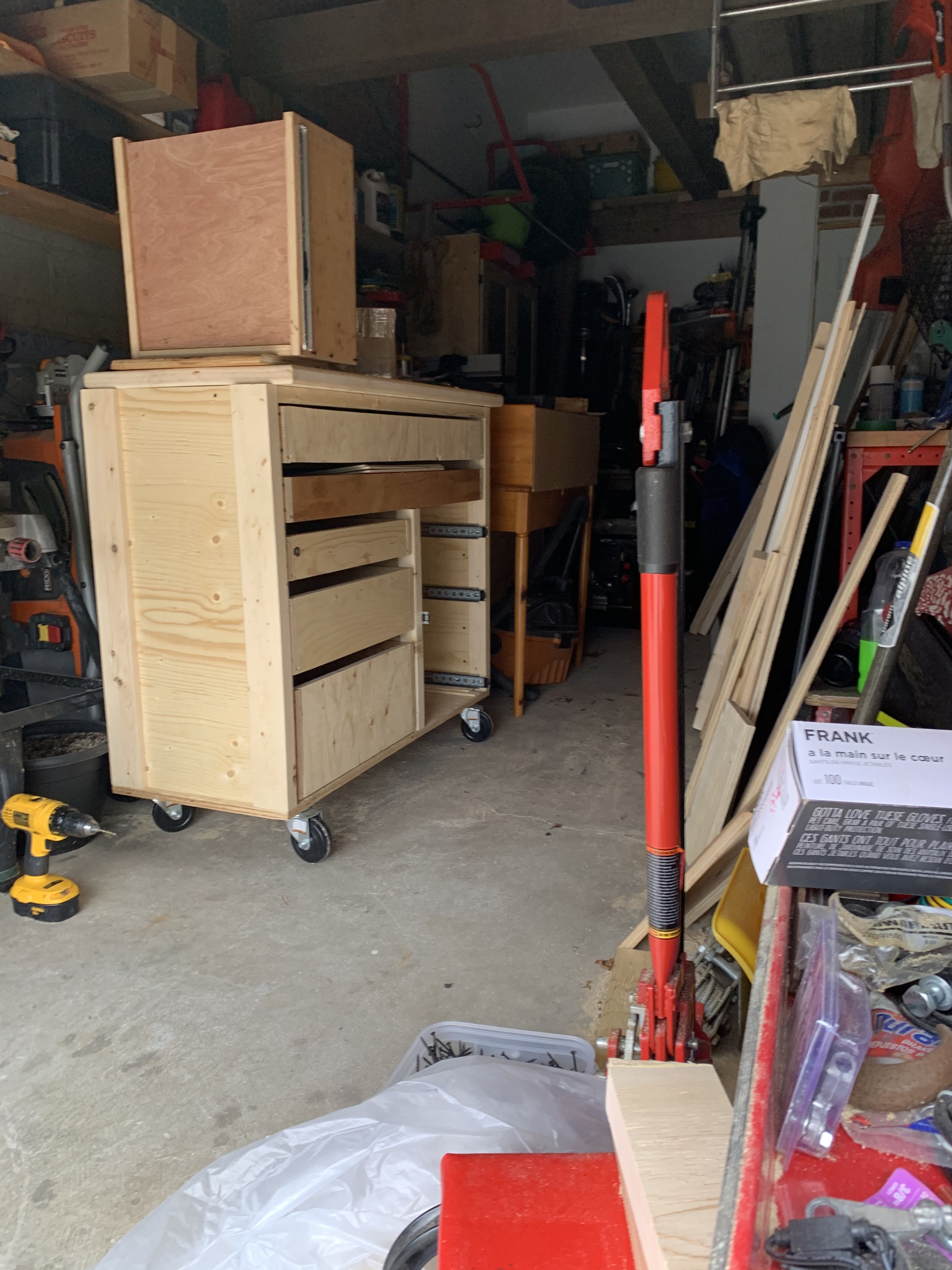 Wooden tool chest out of pine