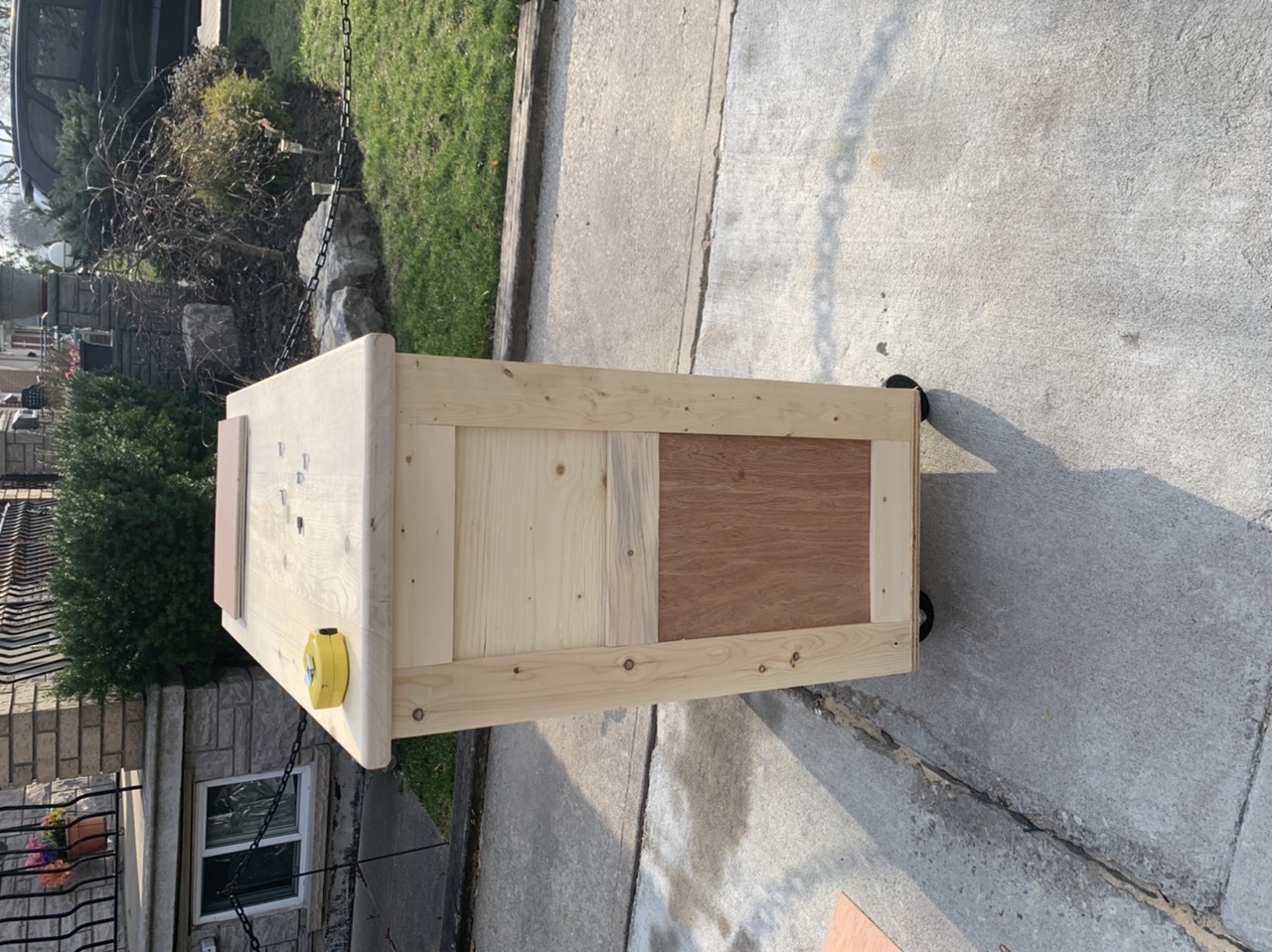 Wood tool chest made of pine